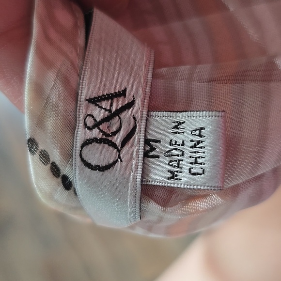 Q & A Women's Top Size Medium - Picture 2 of 2